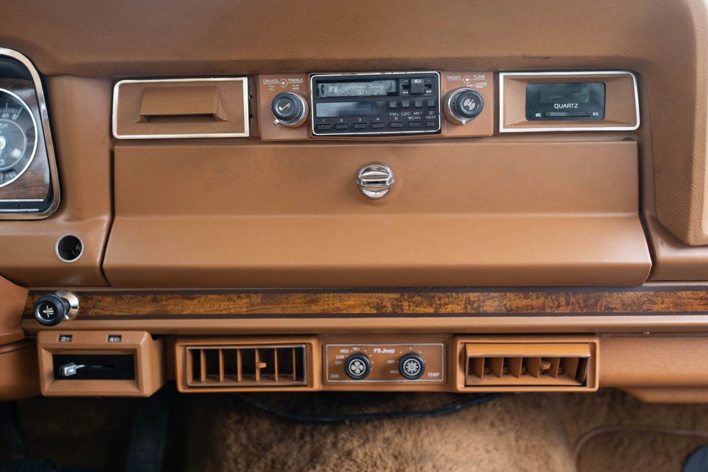 Jeep Wagoneer